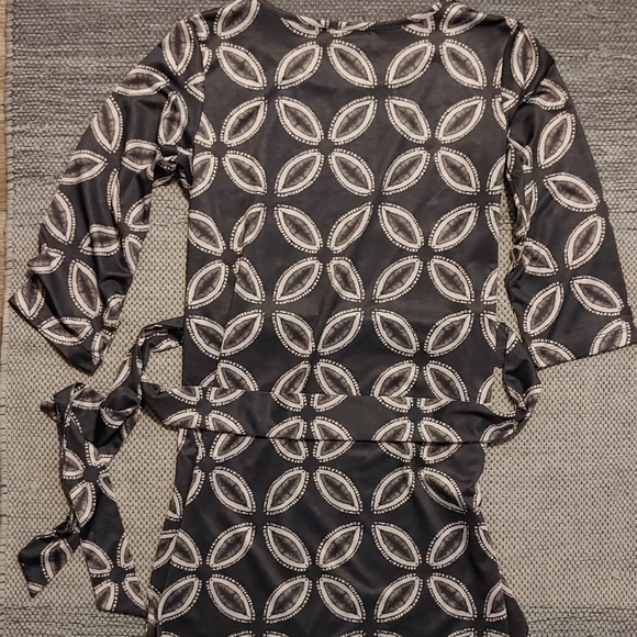 Womens Used LaBoutique by Evergreen Sz M Navy White Belted 3/4 Sleeve Blouse - Picture 3 of 4